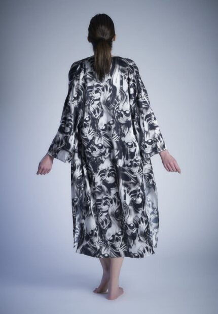 Kimono Lungo 100 % Seta Con Stampa All Over Di Teschi